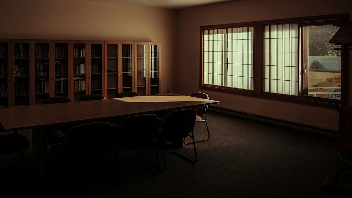 人のいない会議室